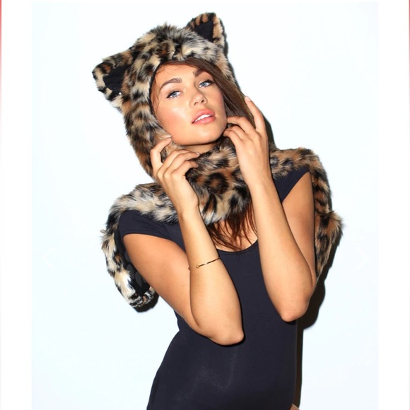 SPIRITHOODS LEOPARD FAUX FUR HOOD - Picture 3 of 13